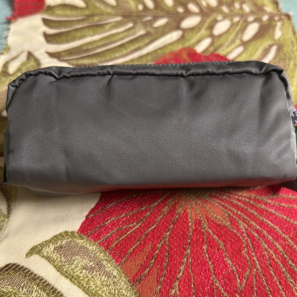 Prada Vela MV175 With Authentication Certificate - Picture 2 of 7